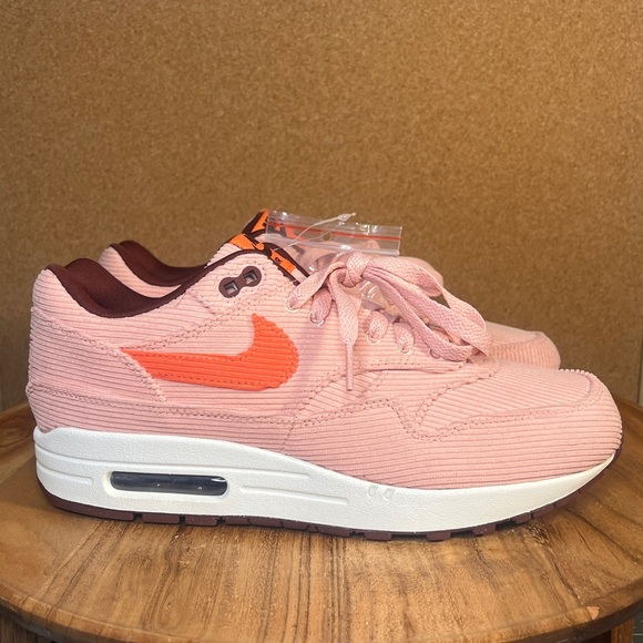 Nike
Air max 'corduroy
Coral stardust’
Brand new - Picture 2 of 11